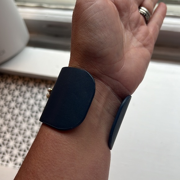 NWOT Navy Bee Cuff with pearls and rhinestones! So beautiful! - Picture 3 of 3